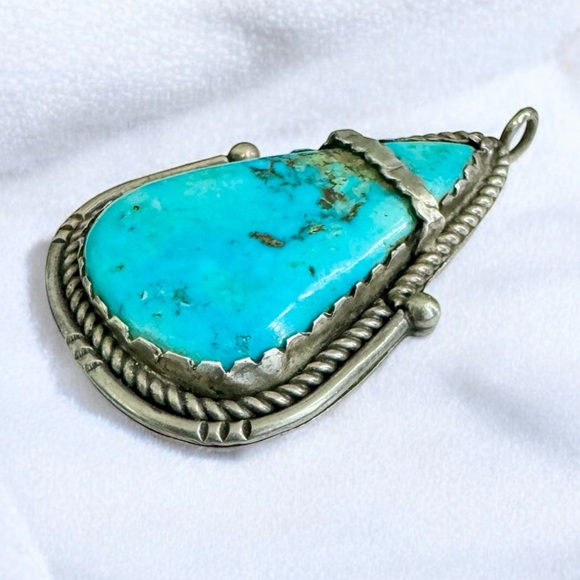 Vintage Native Navajo Unsigned Turquoise Sterling Silver Pendant - Picture 4 of 7